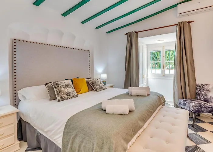 Puerto Banus Dreamed Monelos *