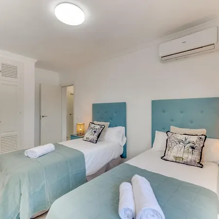 Puerto Banus Dreamed Monelos