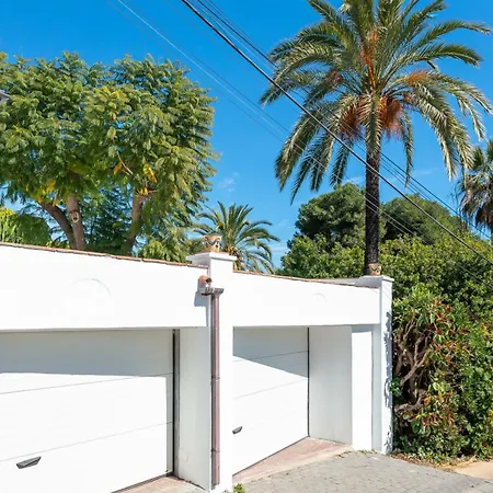 Puerto Banus Dreamed Monelos