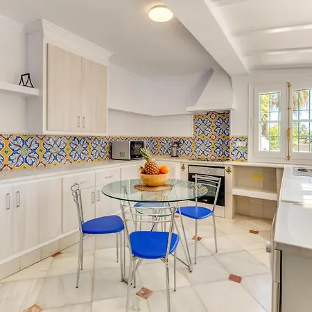 Puerto Banus Dreamed Monelos Μαρμπέλλα