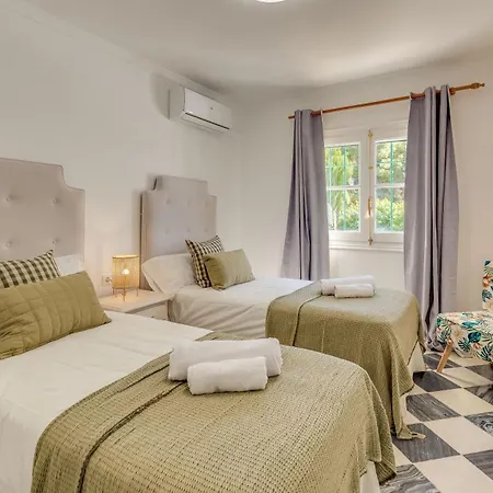 Puerto Banus Dreamed Monelos