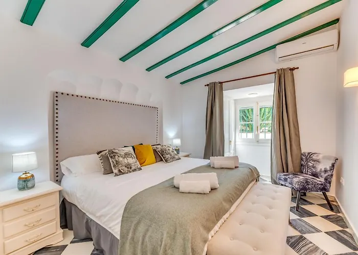 Puerto Banus Dreamed Monelos
