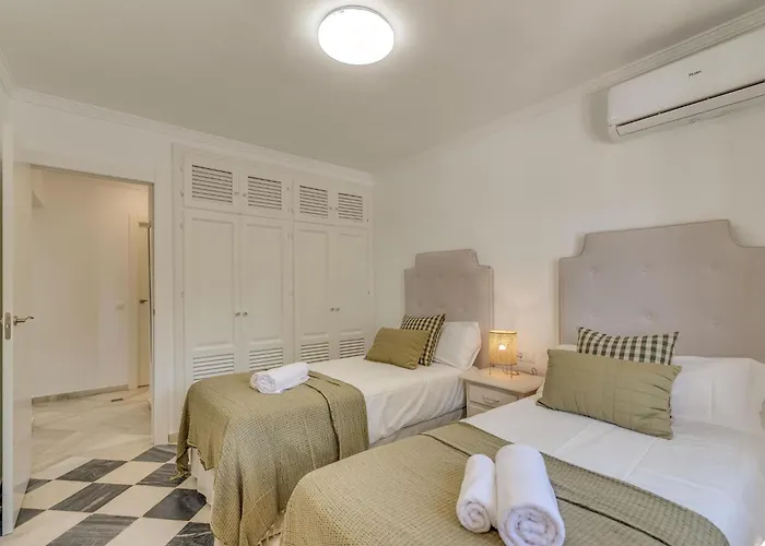 Puerto Banus Dreamed Monelos