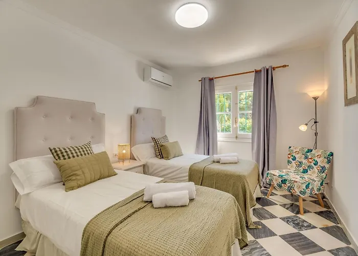 Puerto Banus Dreamed Monelos