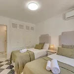 Puerto Banus Dreamed Monelos Nyaraló