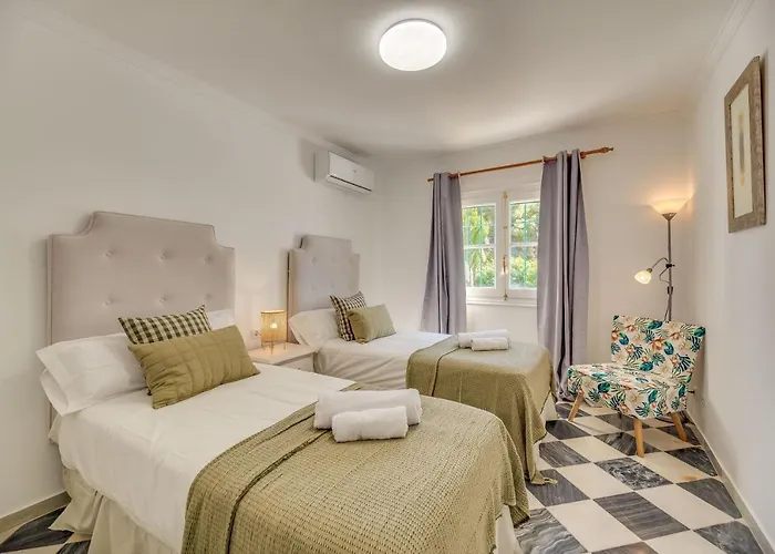 Puerto Banus Dreamed Monelos 마르베야